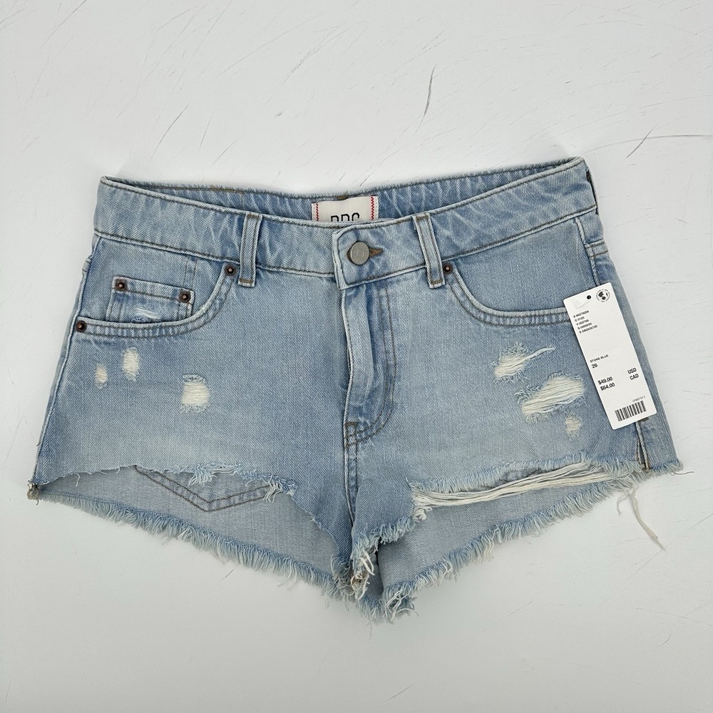 NWT BDG Women's Distressed Denim Cutoff Shorts Sz 26 Light Wash Raw Hem Y2K Edgy
